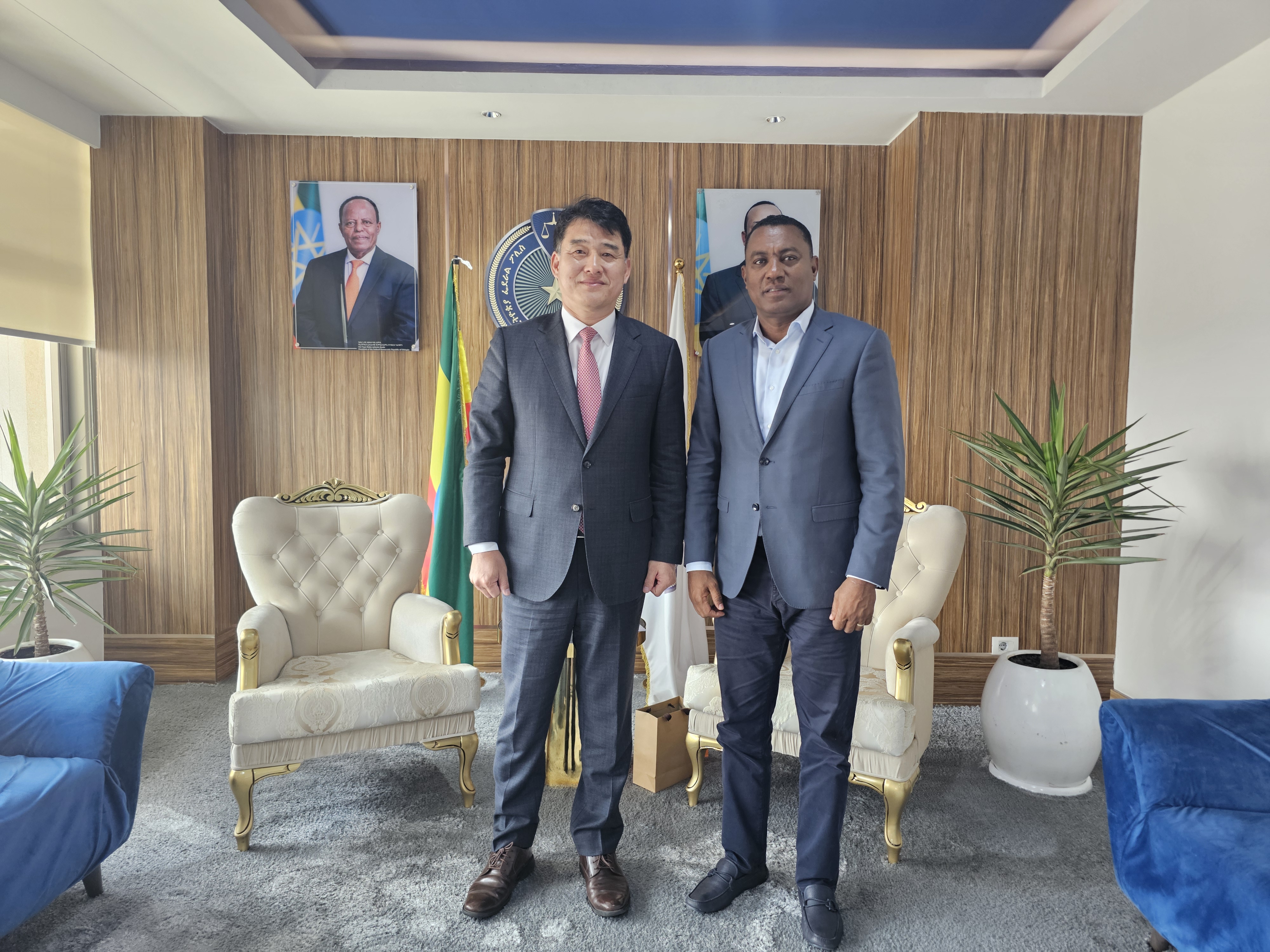 정강 대사, 에티오피아 연방경찰청장 면담(10.8)