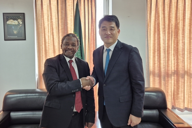 정강 대사, AU 신임 교육과학기술혁신 집행위원 예방 (12.18)